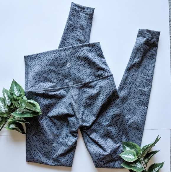 lululemon athletica Pants - Lululemon roll down Wunder unders size 4